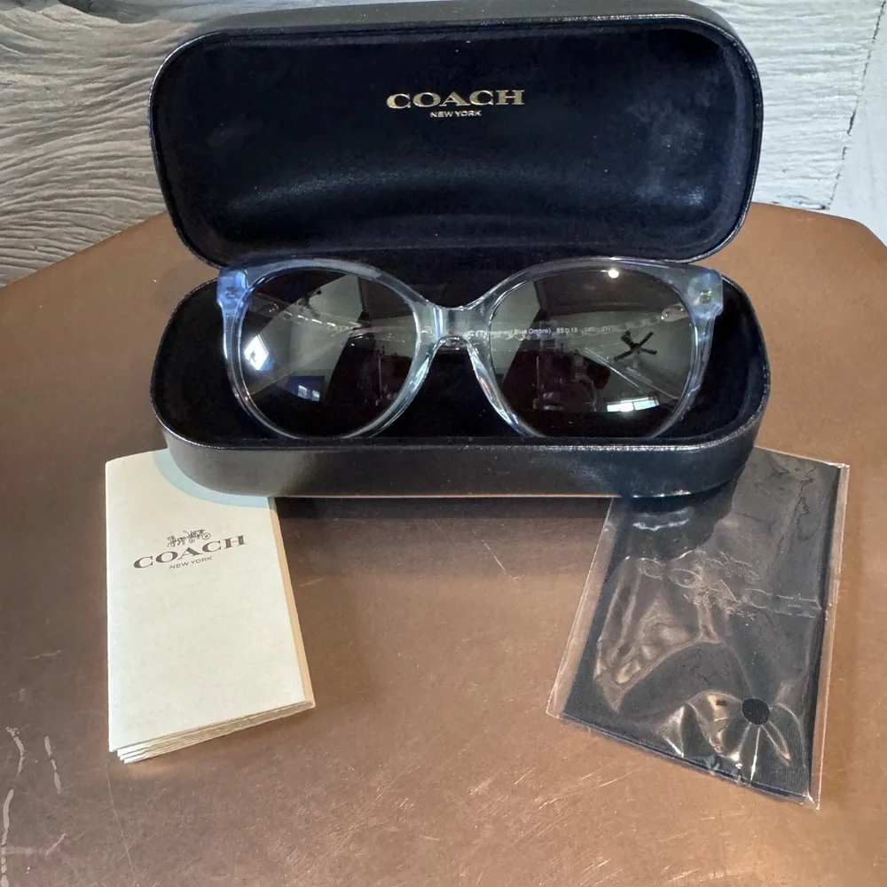 🔥 New Coach Gray Cat-Eye Sunglasses - Picture 1 of 3